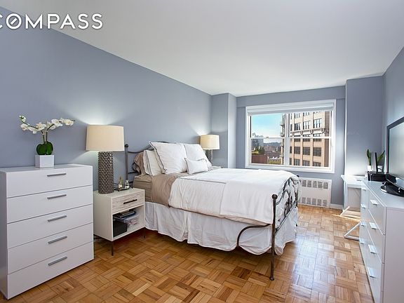 3rd image of 14 Horatio St APT 10D