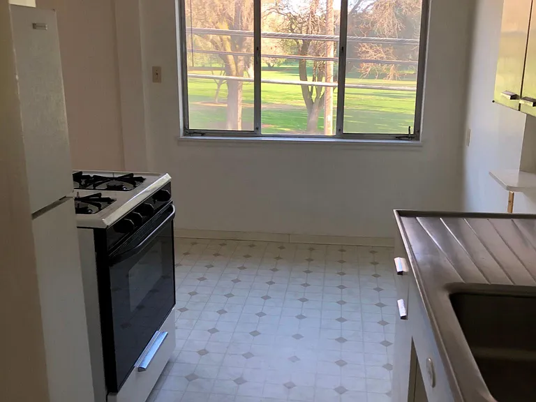 1836 Sutterville Rd #OA4 — Photo 6