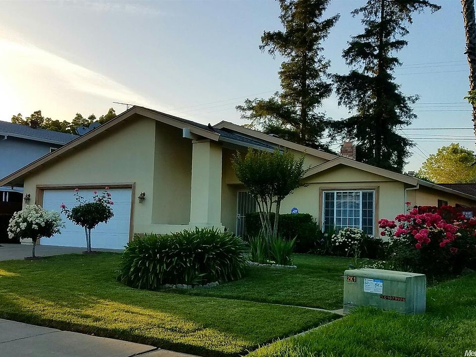 2nd image of 715 Regatta Dr