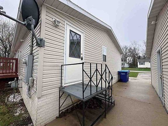 3rd image of 400 Lincoln Dr