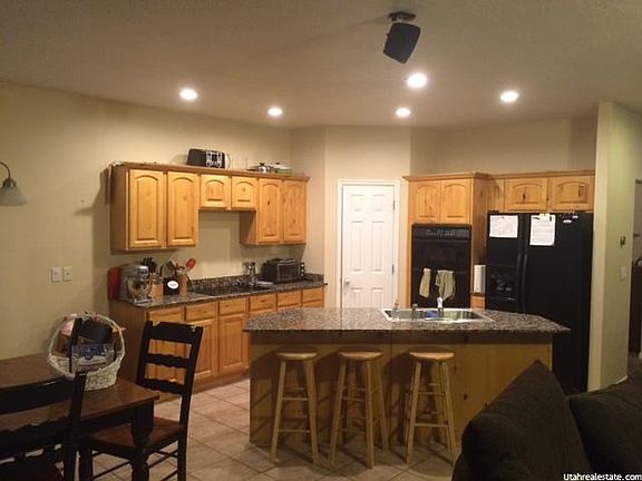 2nd image of 1833 W Woodview Dr
