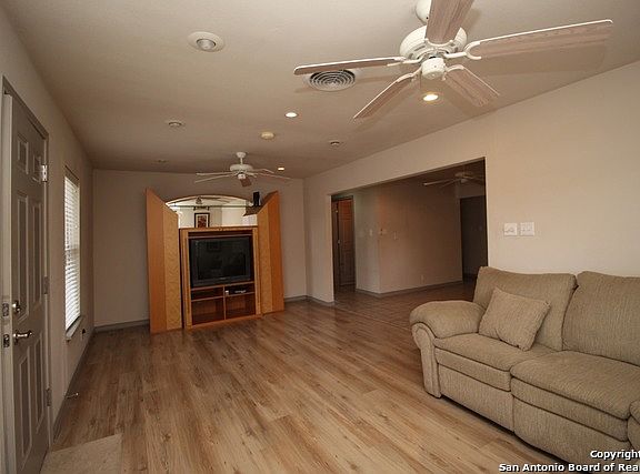 5th image of 427 Millard St