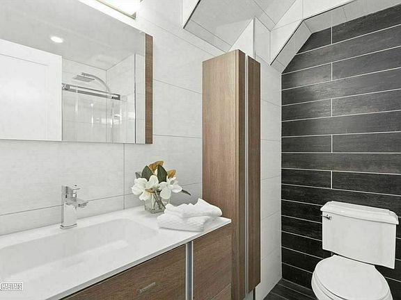 4th image of 87 Ryerson St #2