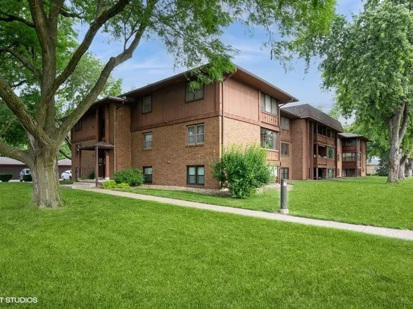 1900 50th St APT 9, Des Moines, IA 50310