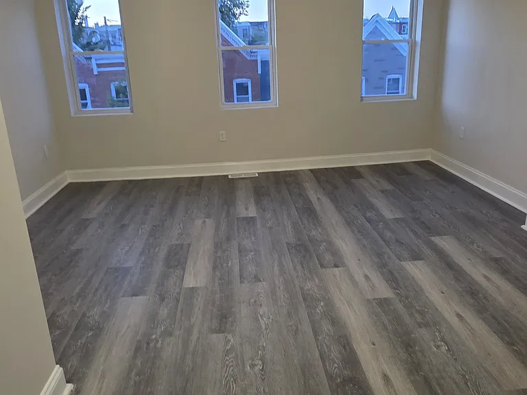 415 E 21st St — Photo 14