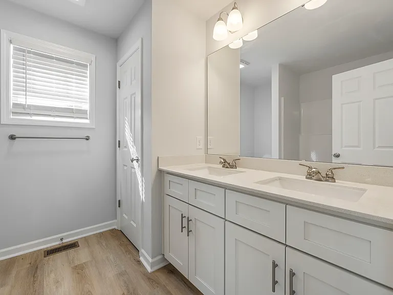 702 Park Ave — Photo 12