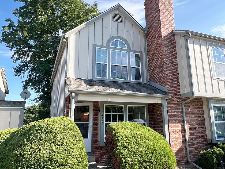 End unit in very quiet and well-kept neighbhorhood
