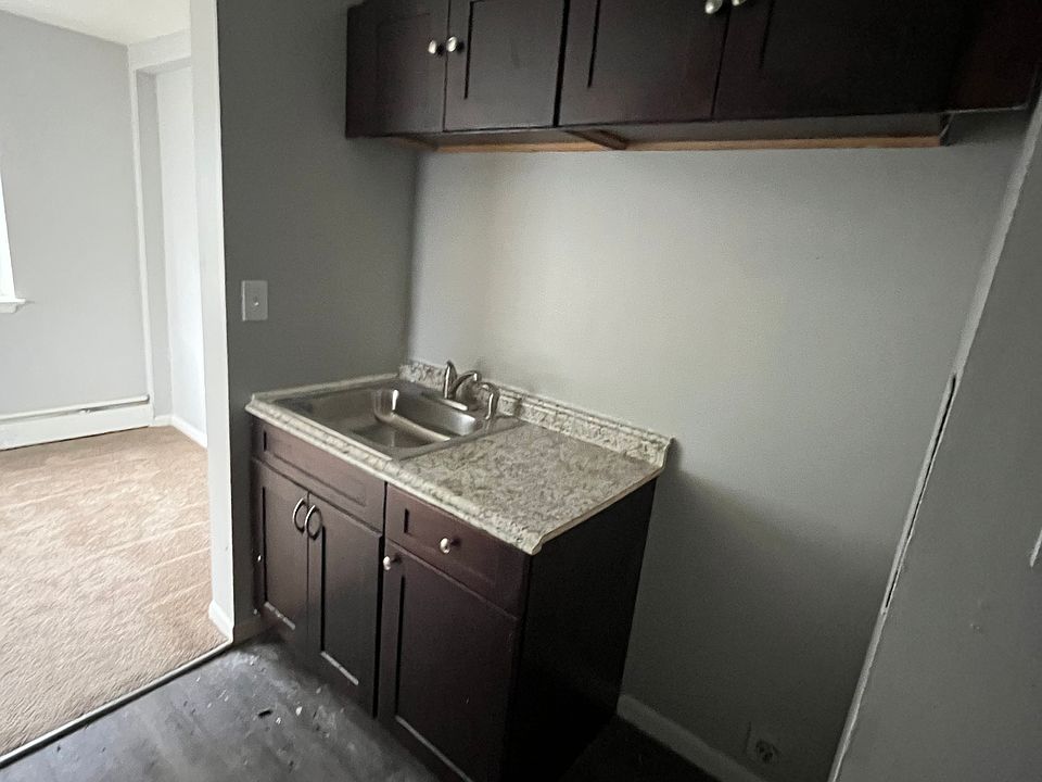 2nd image of 30 Gillett St APT 4B