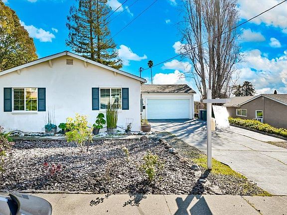 3rd image of 105 Carmel Dr