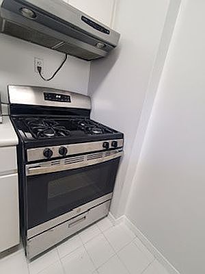 3rd image of 1 Irving Pl APT U15h
