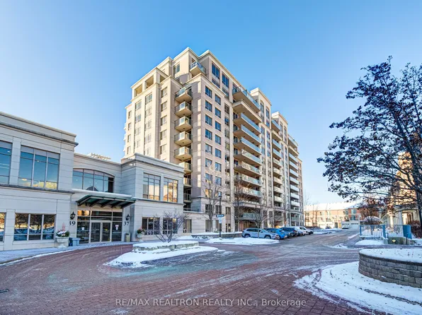 37 Galleria Pkwy #109, Markham, ON L3T 0A5