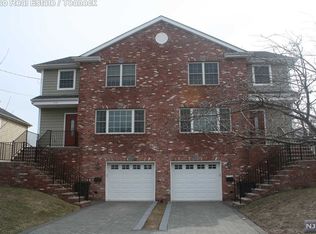 286 Hemlock Ter, Teaneck, NJ 07666