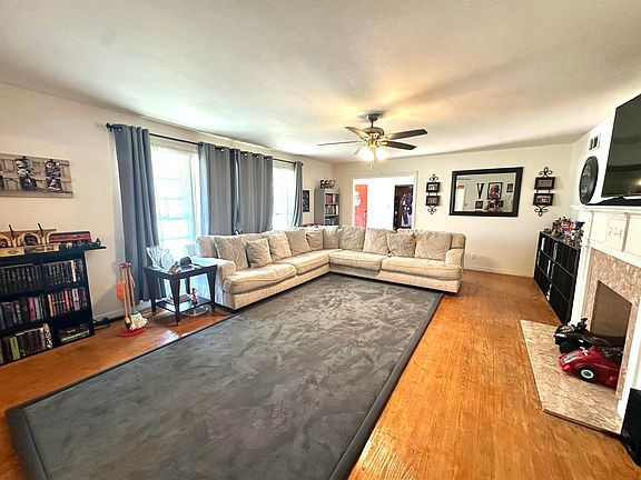 3rd image of 1500 W 9th St