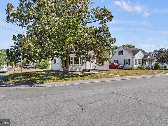 3rd image of 17 Somerset Ave