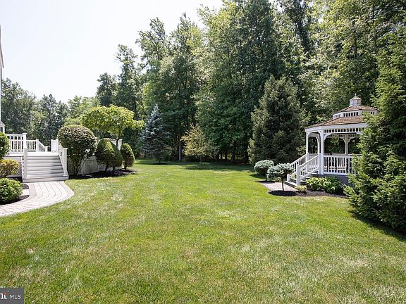 4th image of 412 Parkview Cir