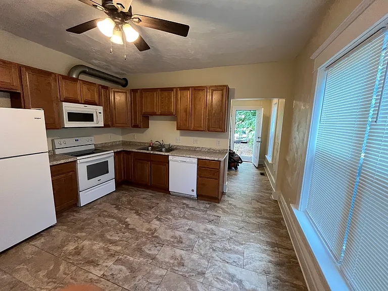 149 N Guilford Ave — Photo 2