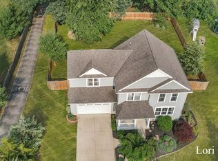 718 Reece Ct SE, Lowell, MI 49331