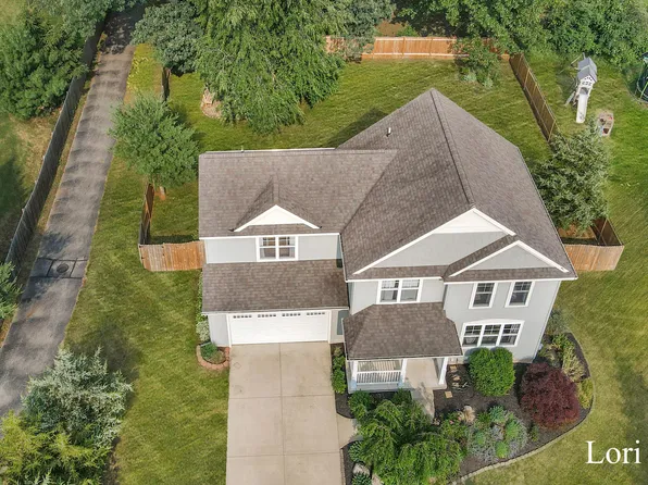 718 Reece Ct SE, Lowell, MI 49331