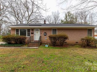 401 N Woodland Dr, Lancaster, SC 29720