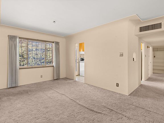 5th image of 2327 Hoffman Dr NE
