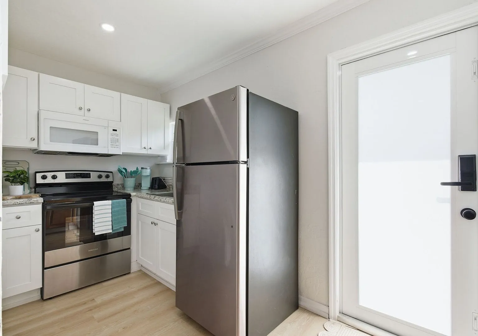 2147 Washington Ave — Photo 3