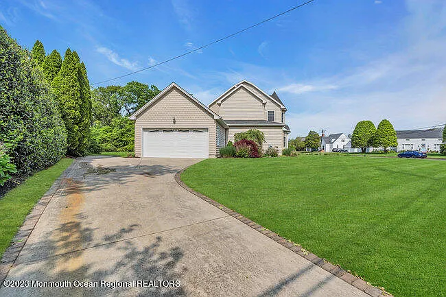 42 Pitney Ave — Photo 47