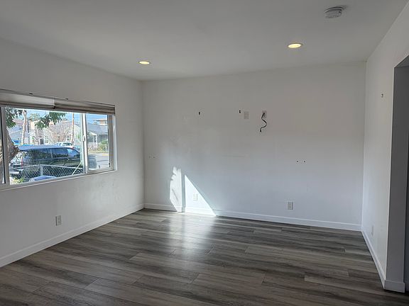 2nd image of 2488 N Pasadena Ave