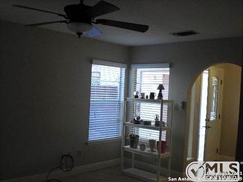 5th image of 738-740 Rosewood Ave