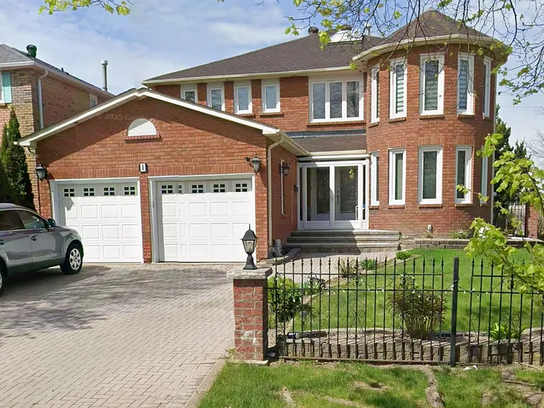 1 Dundee Cres — Photo 1