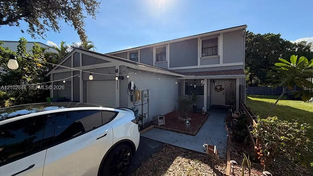 3 bed, 2.0 bath, 2062 sqft, $3,500 — Photo 1