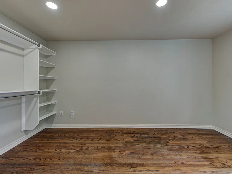 2529 NW 26th St — Photo 36