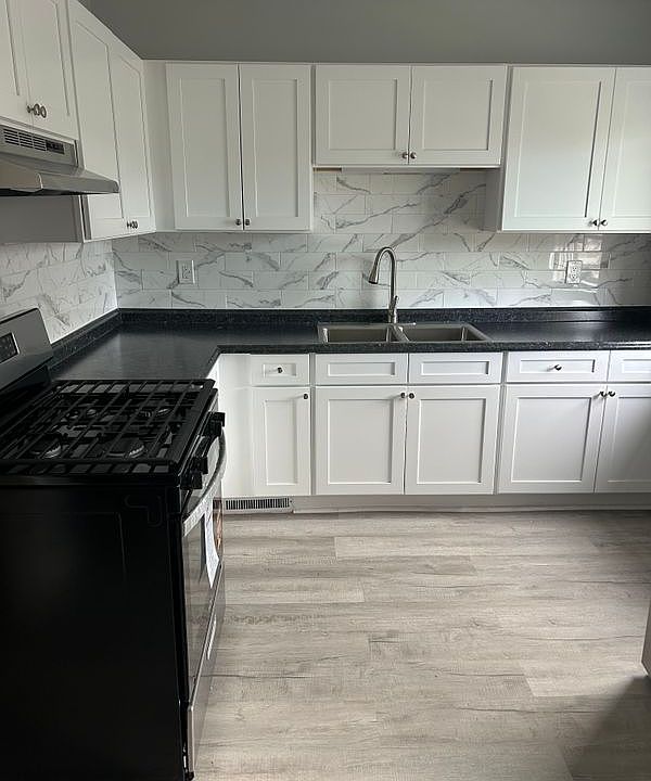 1st image of 126 Woodruff Ave Floor 2
