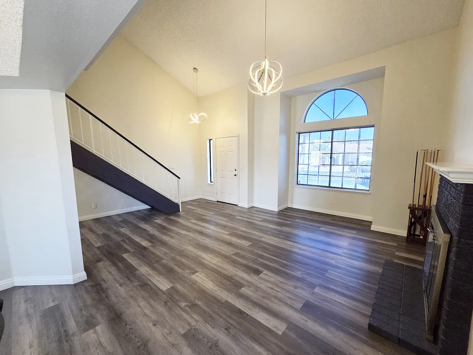 4 bed, 1980 sqft, $2,495 — Photo 4