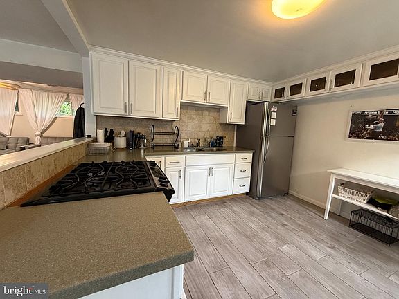 5th image of 2042 Fairwood Ln