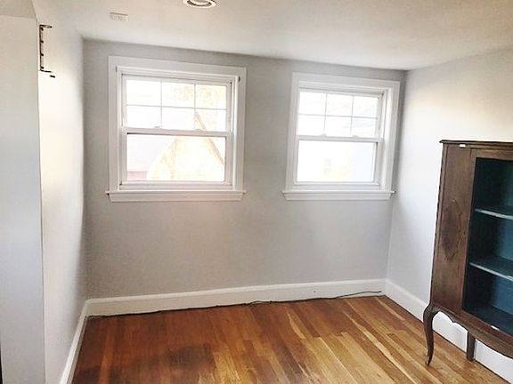 3rd image of 21 Elm Ct #B