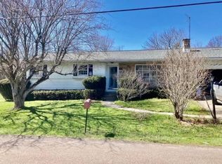 923 Oakwood Dr, Clarks Summit, PA 18411