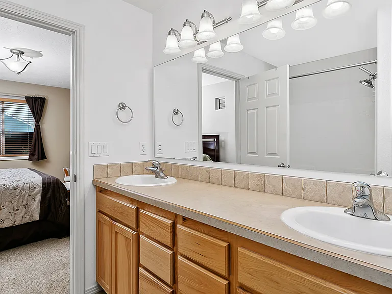 2315 E Conner St — Photo 15