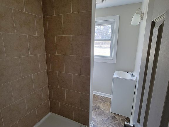 4th image of 1512 Duke Dr