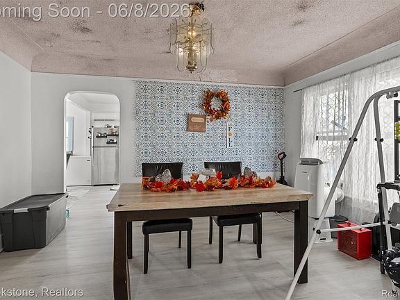 5th image of 6225 Stahelin Ave