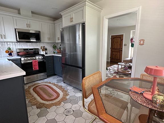 5th image of 2228 Gramercy Ave #A