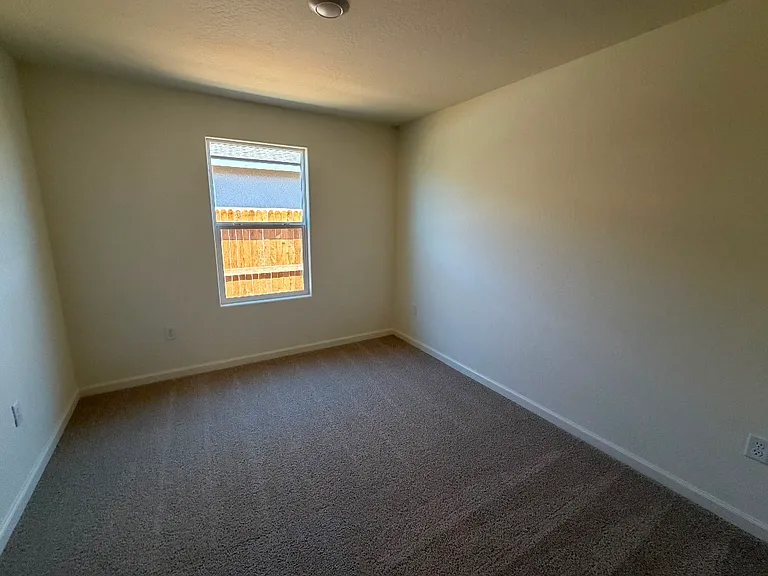 2437 W Newton Ave — Photo 11