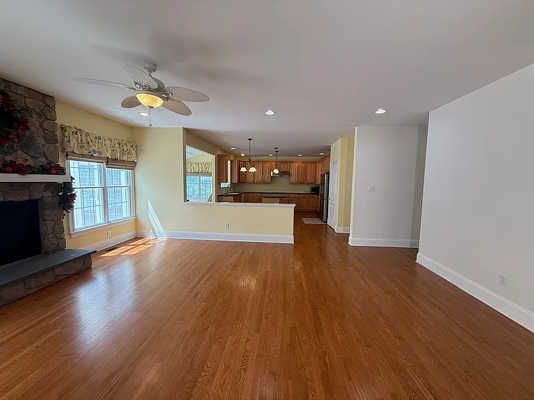606 Winston Ln — Photo 5