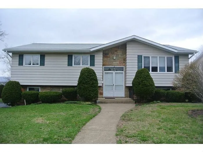 605 Shirley Ln photo 1