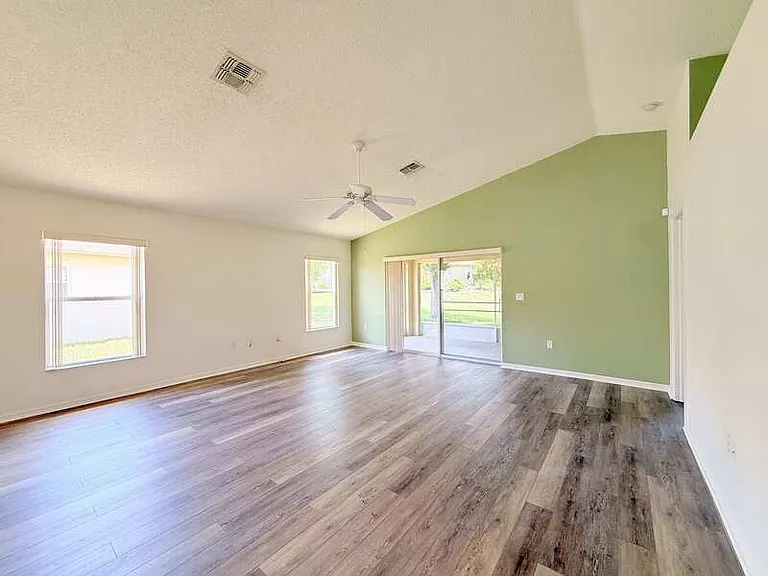240 Center Oak Cir — Photo 23