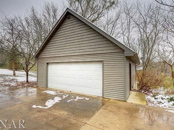 2nd image of 892 Heritage Dr