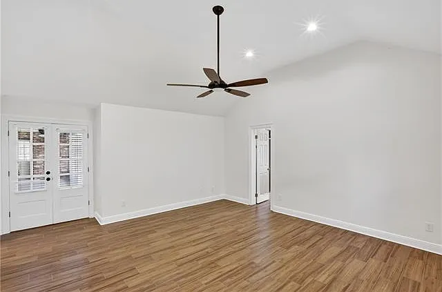 401 Starling Dr — Photo 28