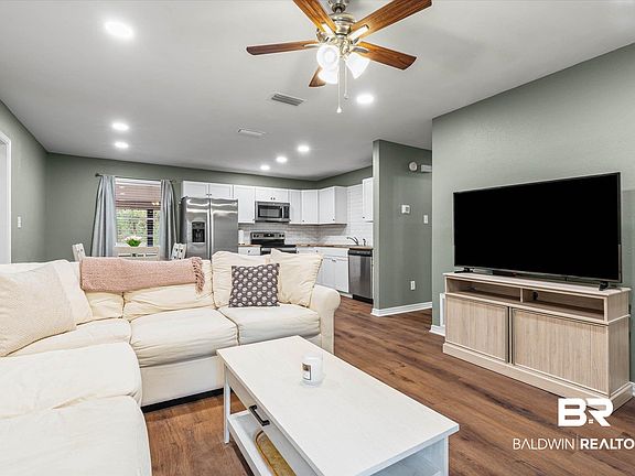 4th image of 5801 Brooklawn Dr