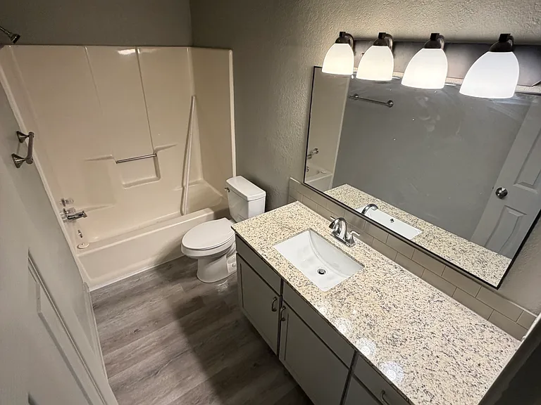 5001 Flamingo Rd — Photo 5