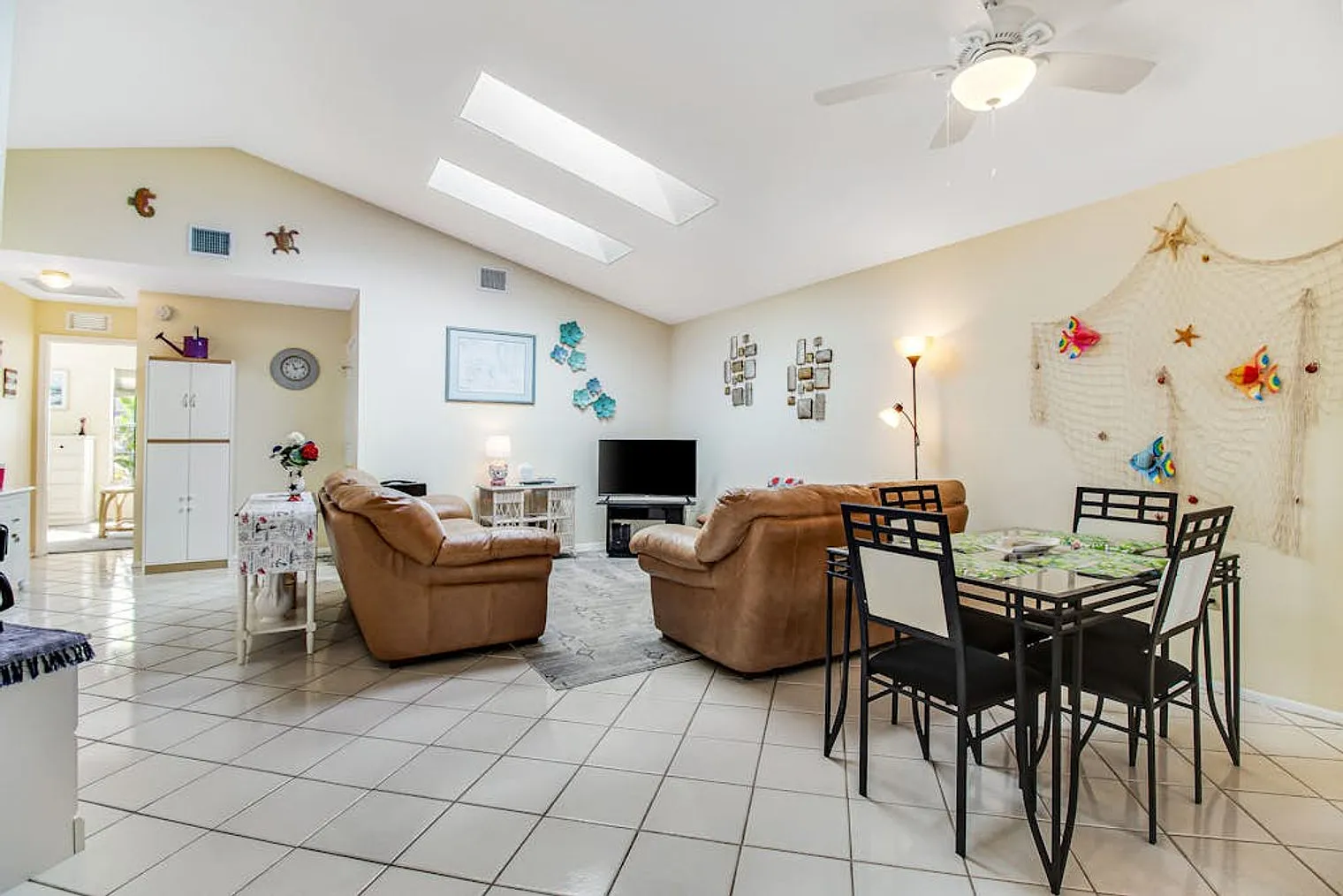 3 bed, 2.0 bath, 1173 sqft, $3,429 — Photo 3