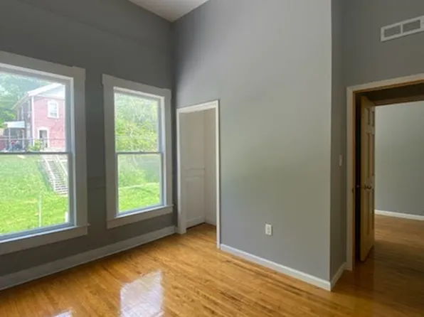 301 W Washington St, Ionia, MI 48846